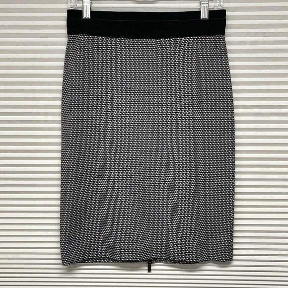 BCBGMaxAzria Black Tweed Houndstooth Zipper Back Pencil Skirt Size Small - Picture 1 of 7